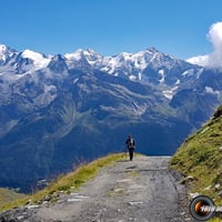 La piste sous le sommet.