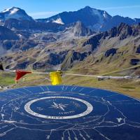 Sommet et en fond la Grande Motte