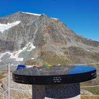 Sommet et en fond le Mont Pourri