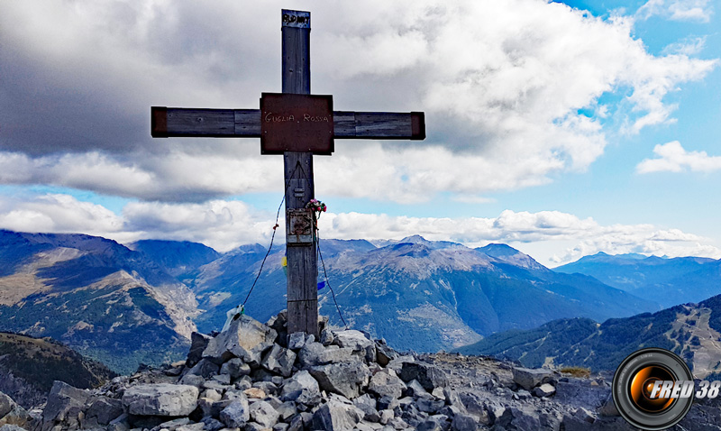 La croix du sommet.