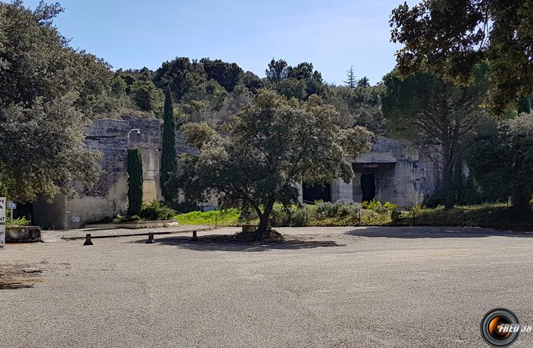 Les Caves, fermées ce mois là.