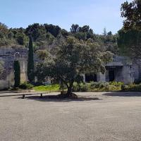 Les Caves, fermées ce mois là.