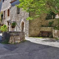 Dans le village de Trigance.