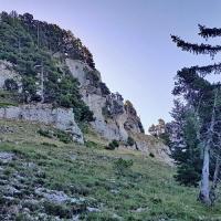 On longe la falaise.