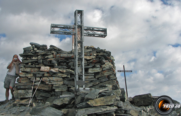 La croix du sommet.