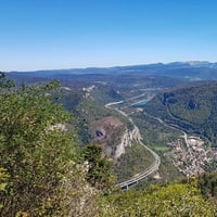 Vue sur le lac de Sylans.