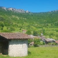 La croix vue du village.