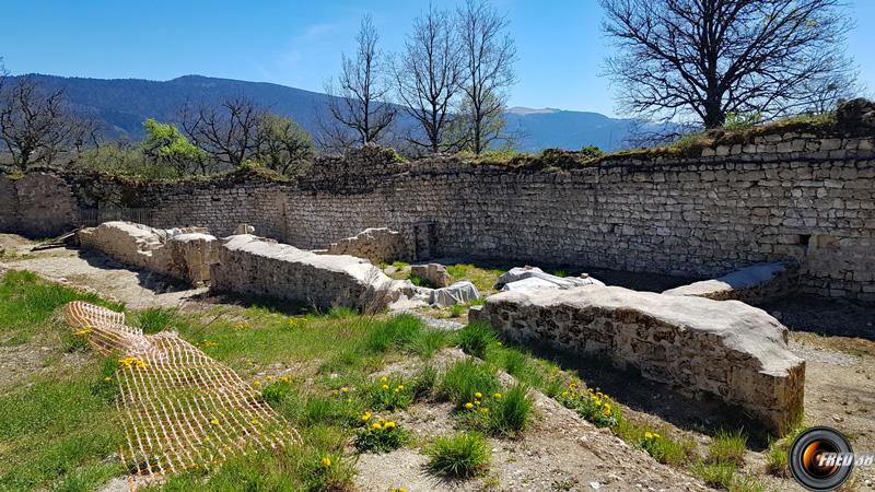 Les ruines de Chateauneuf.