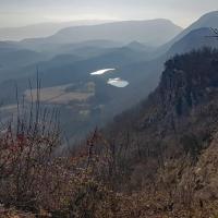 Vue de la crête sur les lacs de Conzieu.