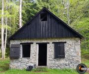 Cabane forestiere de font bessou photo