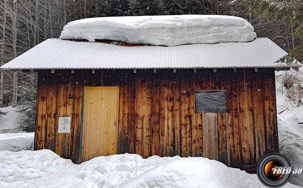 Cabane forestiere la fullie1