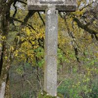 Ancienne croix en pierre.