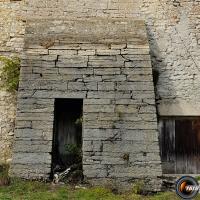 Contrefort sur la grange.