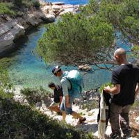 Dans la calanque.