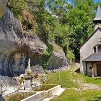 Chapelle et fontaine de la Doue.