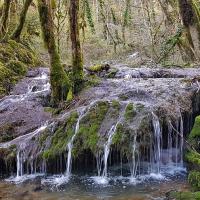 Traversée de la Fouge au dessus de la cascade.