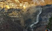 Cascade et tunnels de charabotte photo
