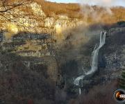 Cascade et tunnels de charabotte photo