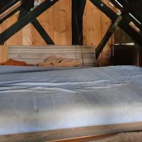 Couchage en mezzanine sur 5 matelas.