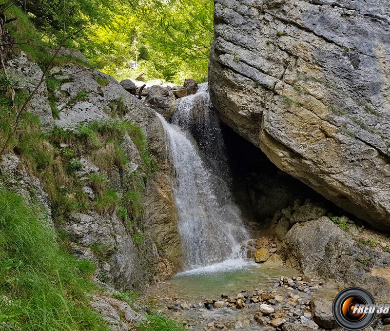 Gué sur le ruisseau de Charminelle.