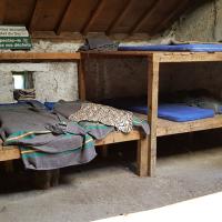 8 matelas et couvertures.