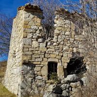 Ruine sur le chemin.