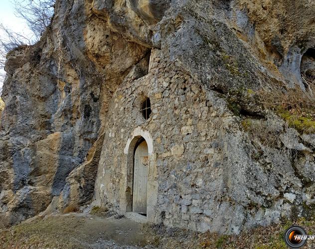 L'entrée de la chapelle.