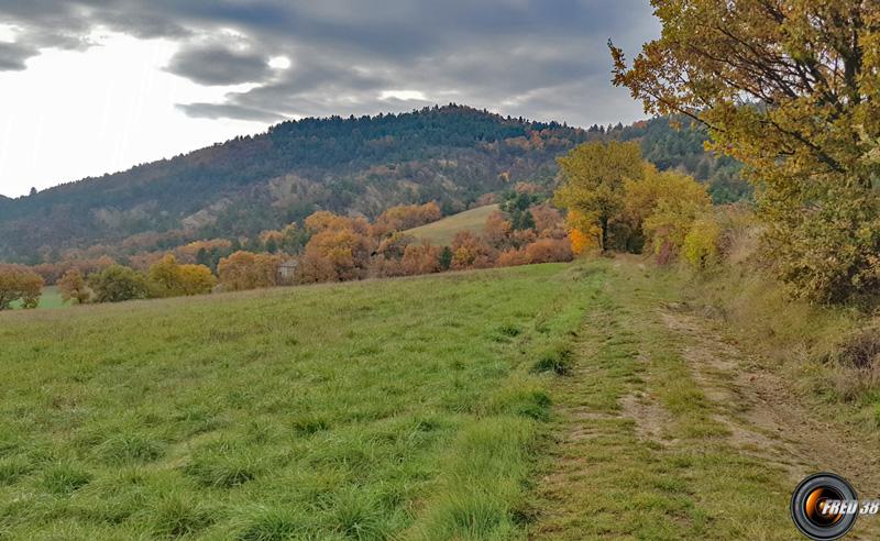 La colline ou se situe la chapelle.