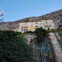 Sous la grotte.