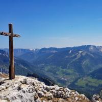 La croix du sommet.
