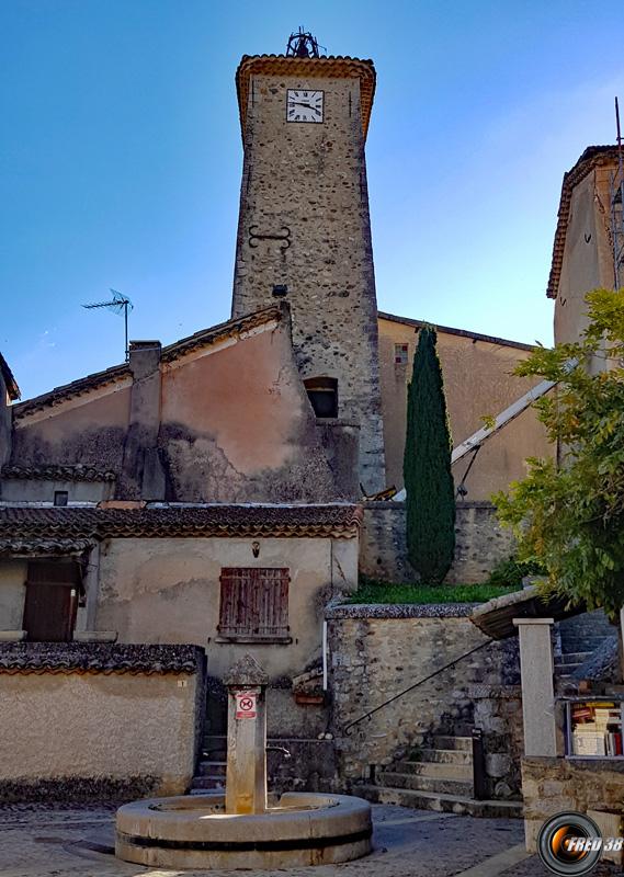 Le beffroi vu de la rue éponyme.