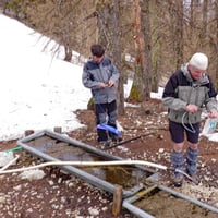 Le point d'eau en contrebas de la cabane.