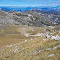 A droite la crête de descente.