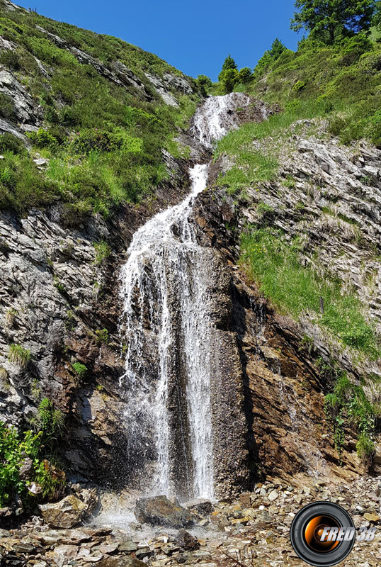 Cascade sur le retour.