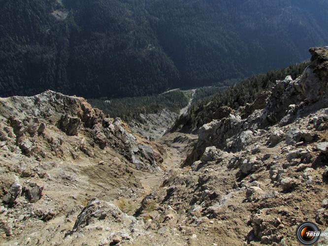 Vallon de la Vésubie sous le sommet.