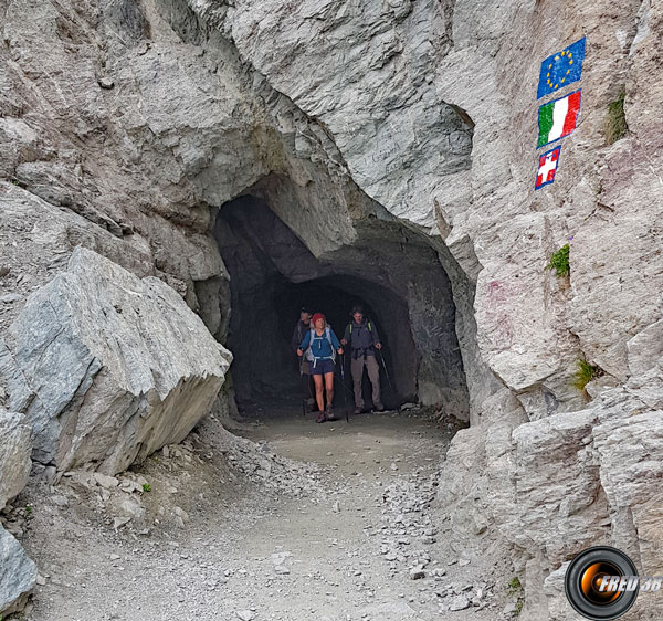 L'entrée italienne du tunnel.