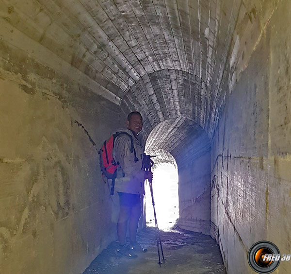 Dans le tunnel côté France.