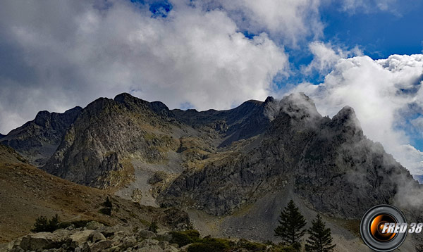 Vue sur le Grand Van entre les cols de la Botte et des Lessines