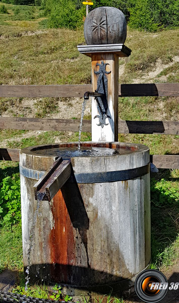 La fontaine de la chapelle.