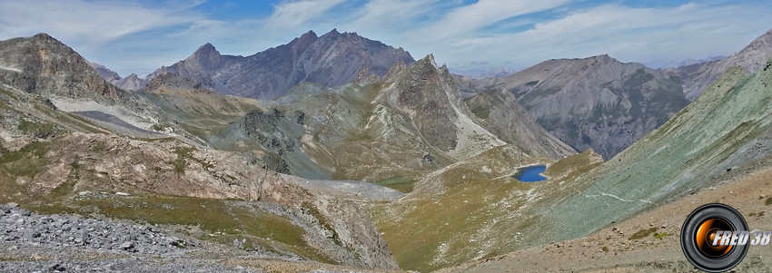 Les lacs de Marinet vus du col éponyme.