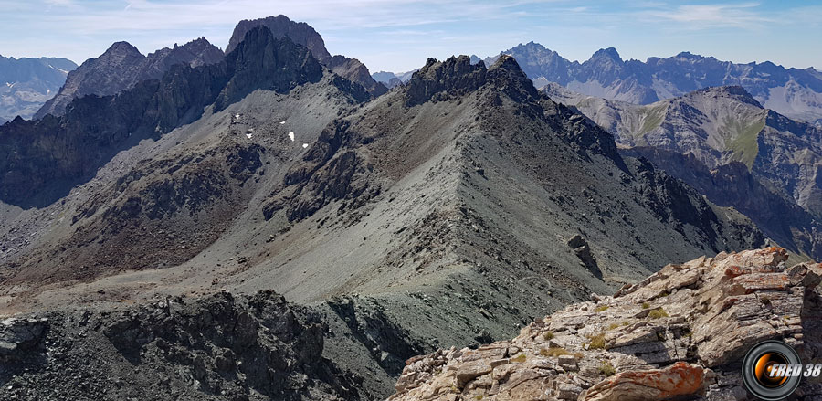 Le col vu du point côté 3056 m.