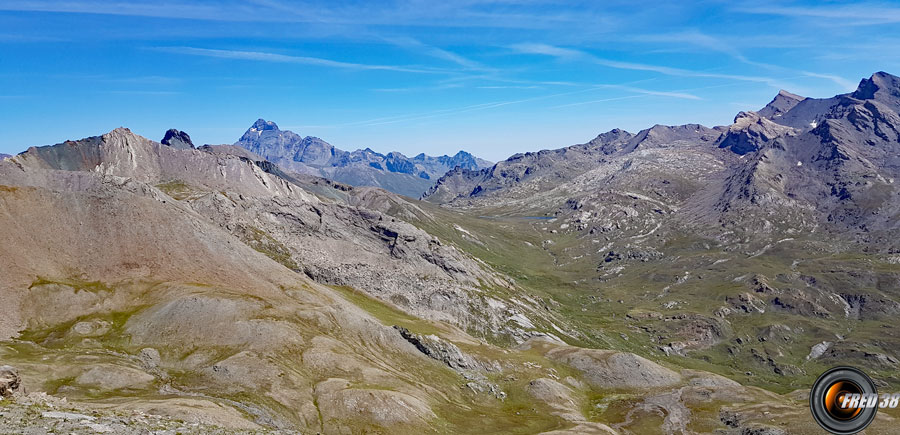 En fond le Mont Viso.