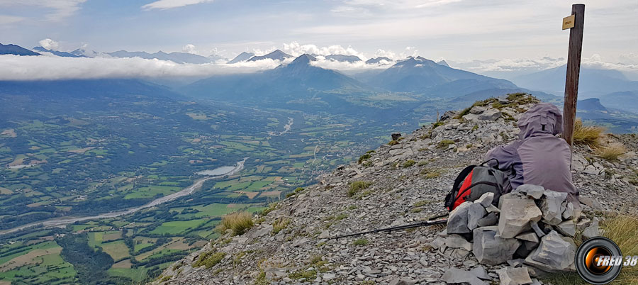 Le sommet en fond le Champsaur.