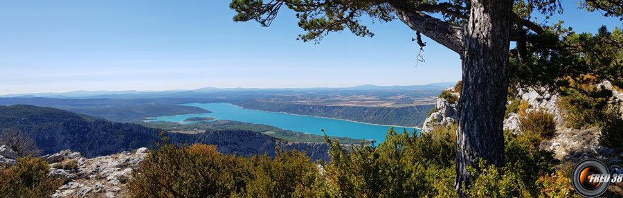 Magnifique vue sur le lac de Sainte-Croix.