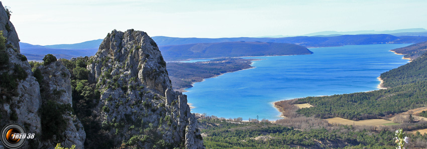 Belle vue sur le lac de Sainte-Croix.