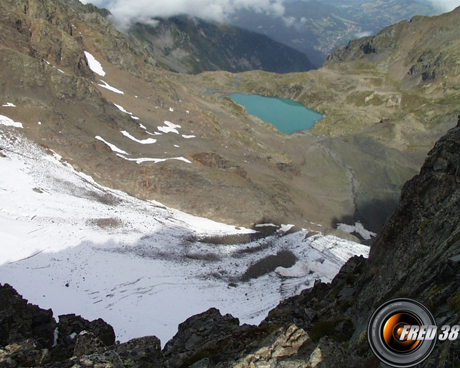 Les lacs du Doménon vus du sommet.