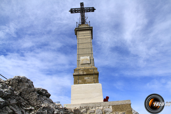 La croix du sommet.