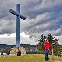 La grande croix métallique du sommet.