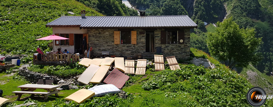 Le refuge de l'Oulle au moment de l'ouverture.