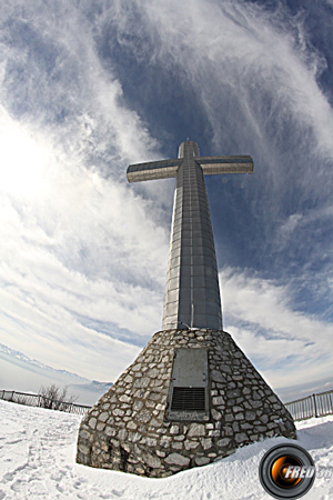 L'immense croix du sommet.